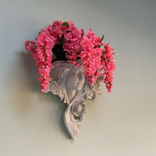 Laden Sie das Bild in den Galerie-Viewer, Mystisch- Jungfrau Wandskulptur Blumentopf