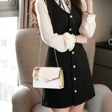 Laden Sie das Bild in den Galerie-Viewer, Stylische Umhängetasche mit Kette