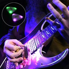 Laden Sie das Bild in den Galerie-Viewer, Leuchtendes Gitarrenplektrum