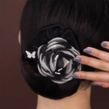Laden Sie das Bild in den Galerie-Viewer, Exquisites Haarartefakt in Kamelienform