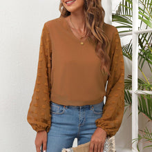 Laden Sie das Bild in den Galerie-Viewer, Langärmliges T-Shirt aus Chiffon mit V-Ausschnitt