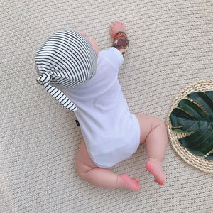 Gefälschtes zweiteiliges Langarm-T-Shirt mit Blumenarm
