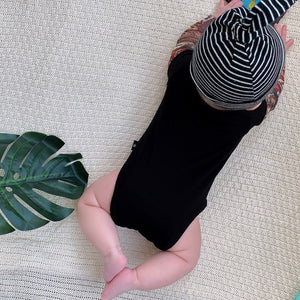 Gefälschtes zweiteiliges Langarm-T-Shirt mit Blumenarm