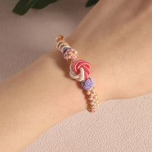 Laden Sie das Bild in den Galerie-Viewer, Geflochtenes Armband mit Pfirsichblütenknoten