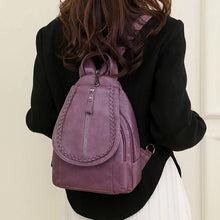 Laden Sie das Bild in den Galerie-Viewer, Twist Clamshell Lederrucksack