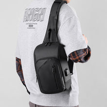 Laden Sie das Bild in den Galerie-Viewer, Multifunktionale Brusttasche für Herren mit großem Fassungsvermögen