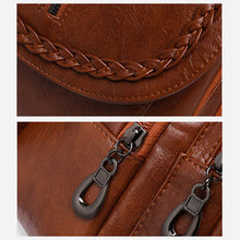 Laden Sie das Bild in den Galerie-Viewer, Twist Clamshell Lederrucksack