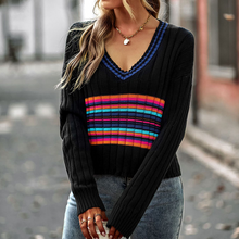 Laden Sie das Bild in den Galerie-Viewer, Täfelter Pullover mit V-Ausschnitt