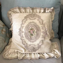 Laden Sie das Bild in den Galerie-Viewer, Handgemachte Häkelspitze Tischdecke