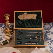Laden Sie das Bild in den Galerie-Viewer, Vintage 5-teiliges Set spitzer Scheren