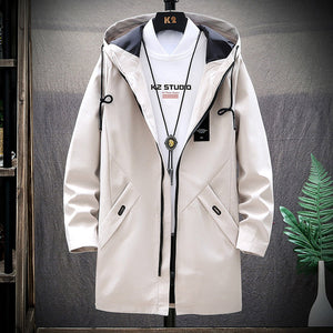 Mittellanger Trenchcoat mit Kapuze