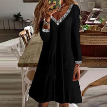 Laden Sie das Bild in den Galerie-Viewer, Einfarbiges Langarmkleid mit V-Ausschnitt