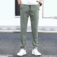 Laden Sie das Bild in den Galerie-Viewer, Freizeithose aus Eisseide für Herren