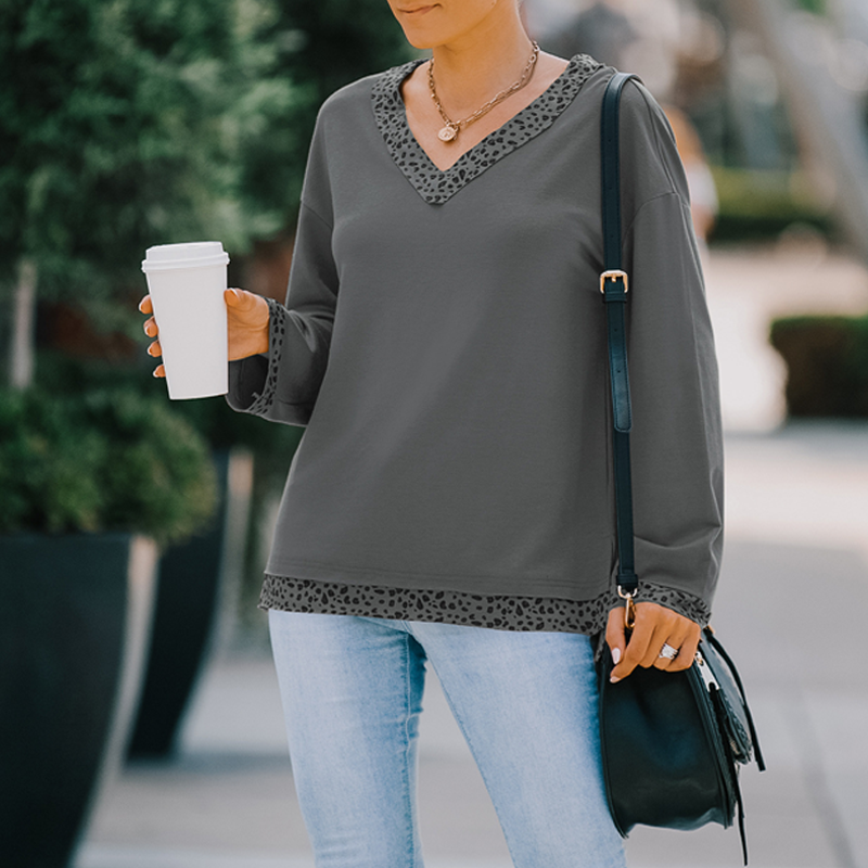 T-Shirt mit Leopardenmuster und V-Ausschnitt