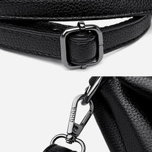 Laden Sie das Bild in den Galerie-Viewer, Rhomboid Tasche aus gekörntem Leder