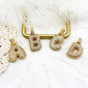 Halskette mit eisgekühltem Alphabet-Kristall-Anhänger