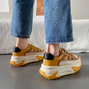 Loafer mit dicken Sohlen und Ausschnitten