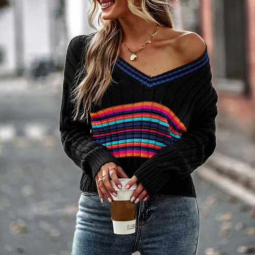 Täfelter Pullover mit V-Ausschnitt