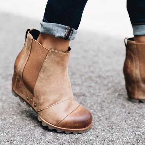 Elastische Stiefeletten mit dicken Sohlen