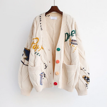 Laden Sie das Bild in den Galerie-Viewer, Modische lockere Winterstrickjacke mit Stickerei