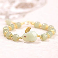 Laden Sie das Bild in den Galerie-Viewer, Süße Kaninchenarmband aus natürlicher Jade