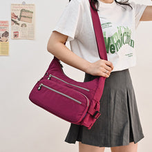 Laden Sie das Bild in den Galerie-Viewer, Reisetasche aus Nylon mit Reißverschluss