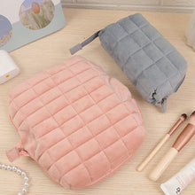 Laden Sie das Bild in den Galerie-Viewer, Kissen Kosmetiktasche