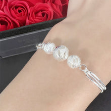 Laden Sie das Bild in den Galerie-Viewer, Armband aus Perlen