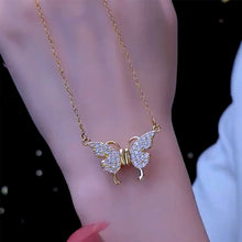 Laden Sie das Bild in den Galerie-Viewer, Magnetische Schmetterling Patchwork-Halskette