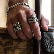 Laden Sie das Bild in den Galerie-Viewer, Krone Schädel Ring