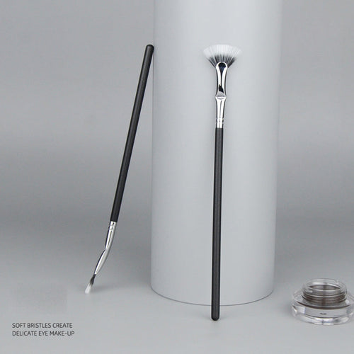 Fächerförmige Make-up-Pinsel