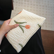 Laden Sie das Bild in den Galerie-Viewer, Niedliche Blumen Make-up-Tasche