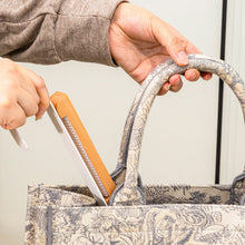 Laden Sie das Bild in den Galerie-Viewer, Klappbarer Türhaken aus Holz