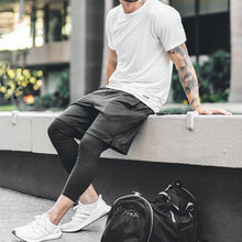 Laden Sie das Bild in den Galerie-Viewer, Herren Fitnessshorts - mit Elasthan Leggings