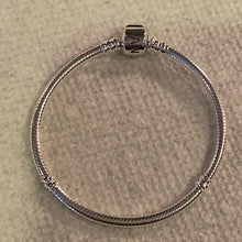 Laden Sie das Bild in den Galerie-Viewer, Stilvolles Schlangenarmband