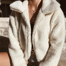 Laden Sie das Bild in den Galerie-Viewer, Damen-Thermojacke mit Revers