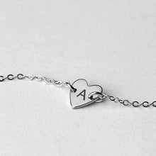 Laden Sie das Bild in den Galerie-Viewer, Edelstahl-Alphabet-Armband