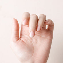 Laden Sie das Bild in den Galerie-Viewer, Ölstift für die Nagelernährung