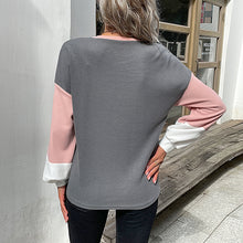 Laden Sie das Bild in den Galerie-Viewer, Gestrickter Sweatshirt mit Farbblock