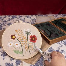 Laden Sie das Bild in den Galerie-Viewer, Vintage 5-teiliges Set spitzer Scheren