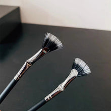 Laden Sie das Bild in den Galerie-Viewer, Fächerförmige Make-up-Pinsel