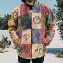 Laden Sie das Bild in den Galerie-Viewer, Bedruckte Jacke mit schmaler Passform und Kapuze