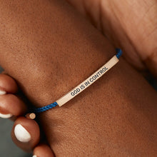Laden Sie das Bild in den Galerie-Viewer, Armband „GOD IS IN CTRL“