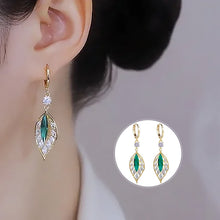 Laden Sie das Bild in den Galerie-Viewer, Armband aus Hetian-Jade mit Blatt