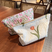 Laden Sie das Bild in den Galerie-Viewer, Niedliche Blumen Make-up-Tasche