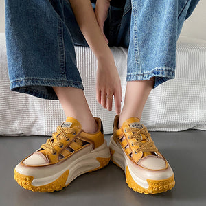 Loafer mit dicken Sohlen und Ausschnitten