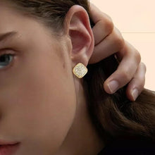 Laden Sie das Bild in den Galerie-Viewer, Magnetische doppelseitige Ohrstecker mit Diamanten