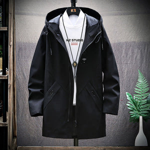 Mittellanger Trenchcoat mit Kapuze