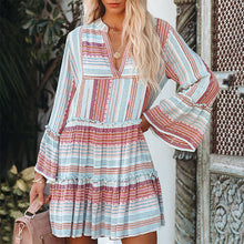 Laden Sie das Bild in den Galerie-Viewer, Bedrucktes Langärmliges Freizeitkleid mit V-Ausschnitt