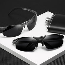 Laden Sie das Bild in den Galerie-Viewer, Selbsttönende Sonnenbrille mit blendfreien polarisierten Gläsern